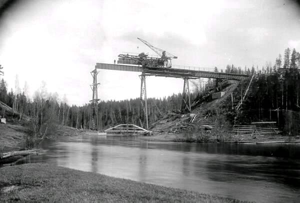 Bygget av j�rnv�gsbron 1923